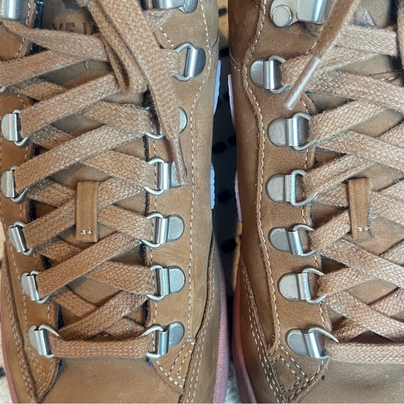 Veja - Roraima Nubuck High-Top Sneakers in Brown and Lavande - Picture 8 of 9